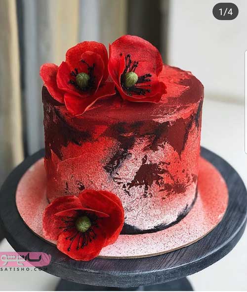 کیک تولد قرمز رنگ با تم گل سرخ