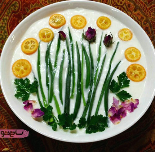 خوشگل کردن ماست و خیار با سبزی و گل محمدی