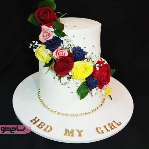 تزیین کیک تولد با گل های مصنوعی رنگارنگ