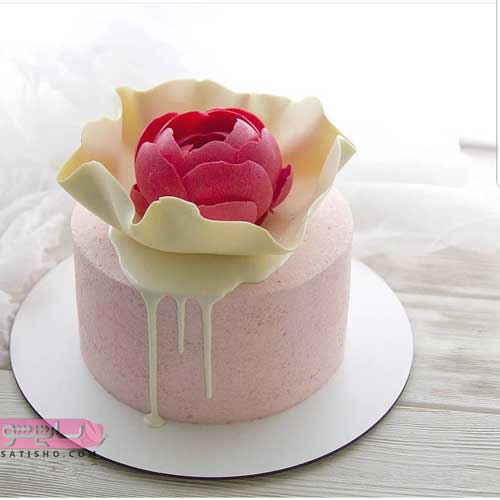 طرز تهیه و تزیین کیک تولد با تم گل قرمز