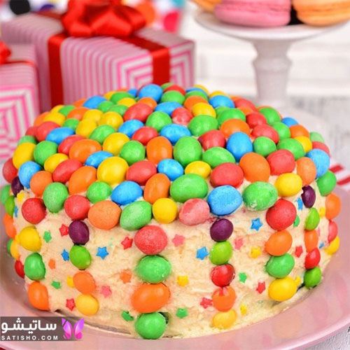 کیک تولد تزیین شده با دراژه رنگی