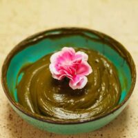 رنگ کردن مو با حنا – آموزش قدم به قدم رنگ مو با حنا در خانه